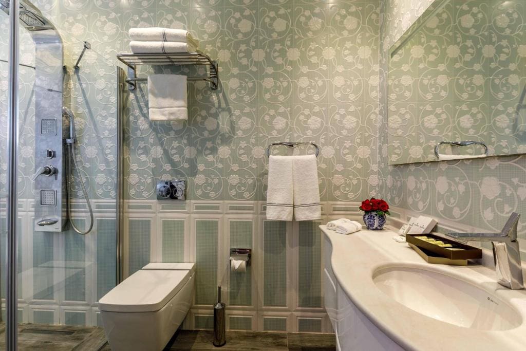 King Suite room - Image 3