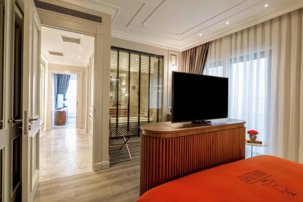 Executive Suite room - Image 1