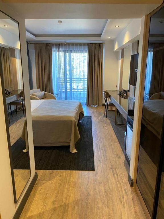 Deluxe Room room - Image 1