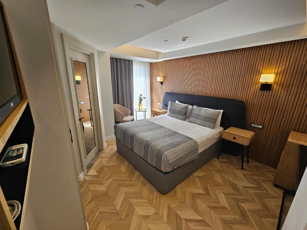 Double Room + 1 Sofa Bed room - Image 2