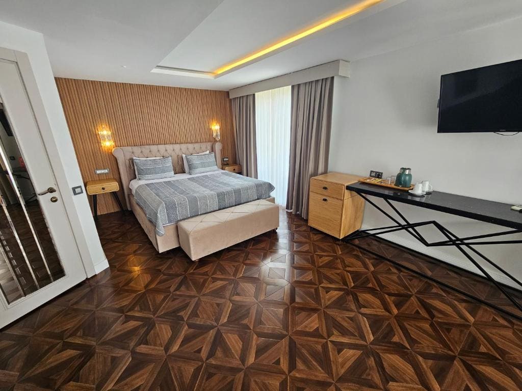 Deluxe Suite with Sea View room - Image 2