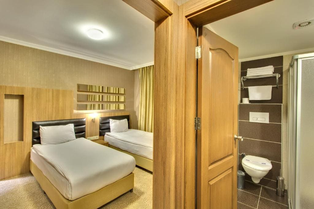 Standard Twin Room room - Image 3