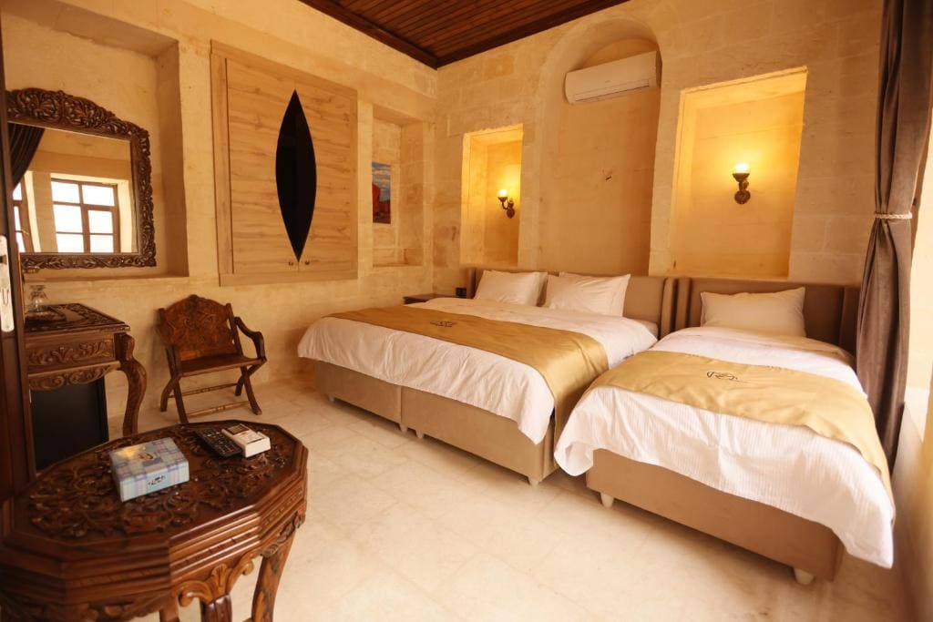 Deluxe King Room room - Image 2
