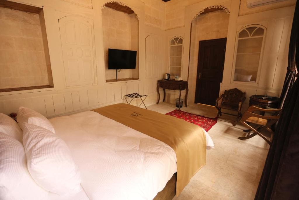 Deluxe King Room room - Image 1