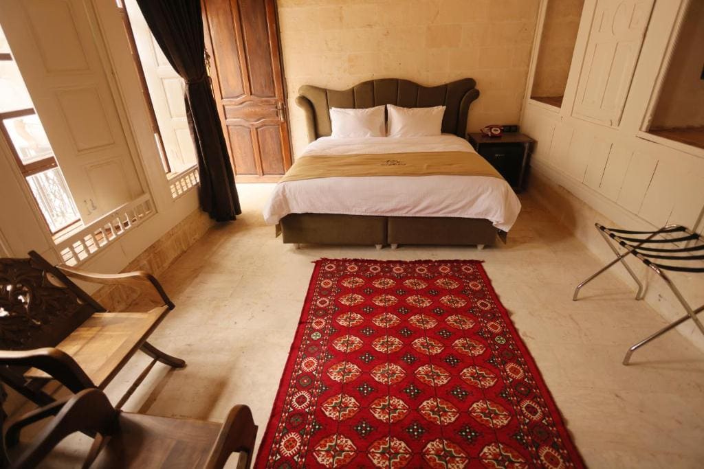 Deluxe King Room room - Image 3