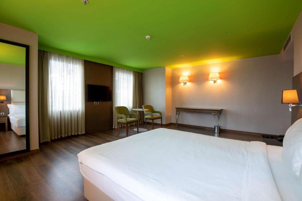 Family Room room - Image 1