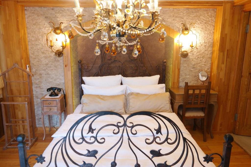 Double Room with Balcony room - Image 1