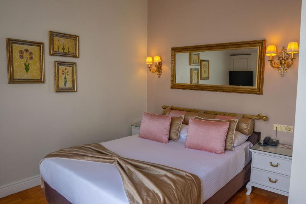 Superior Double or Twin Room room - Image 3