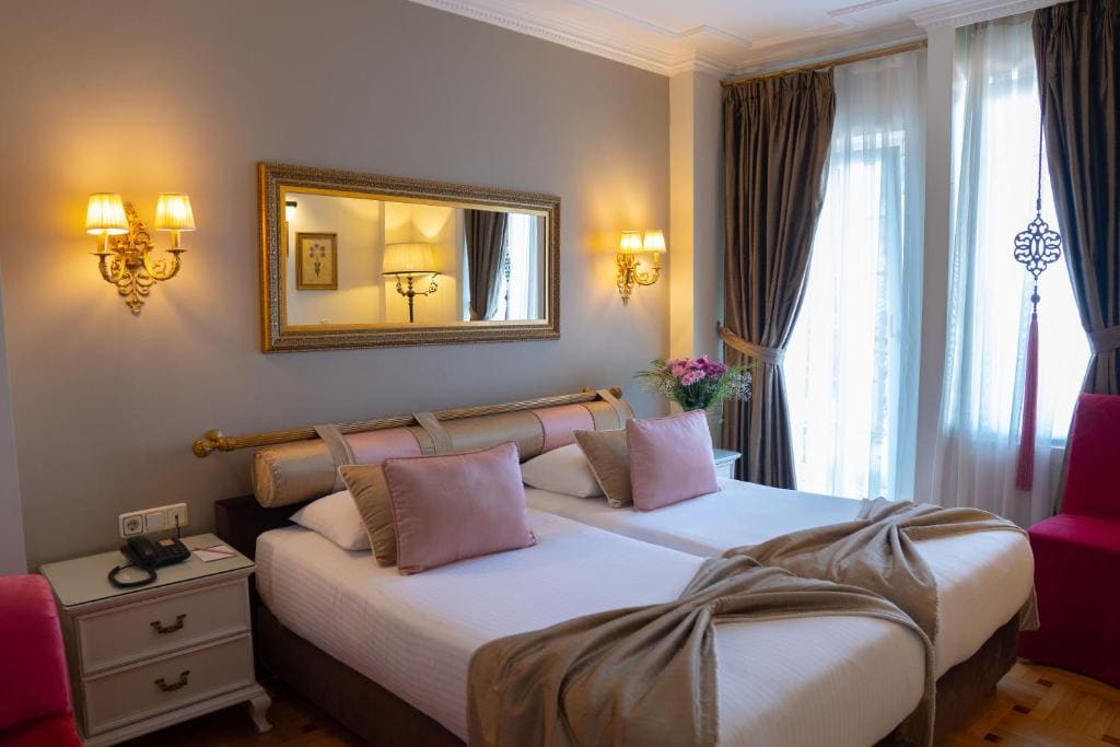 Superior Double or Twin Room room - Image 2