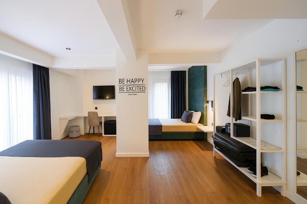 Superior Family Room room - Image 1