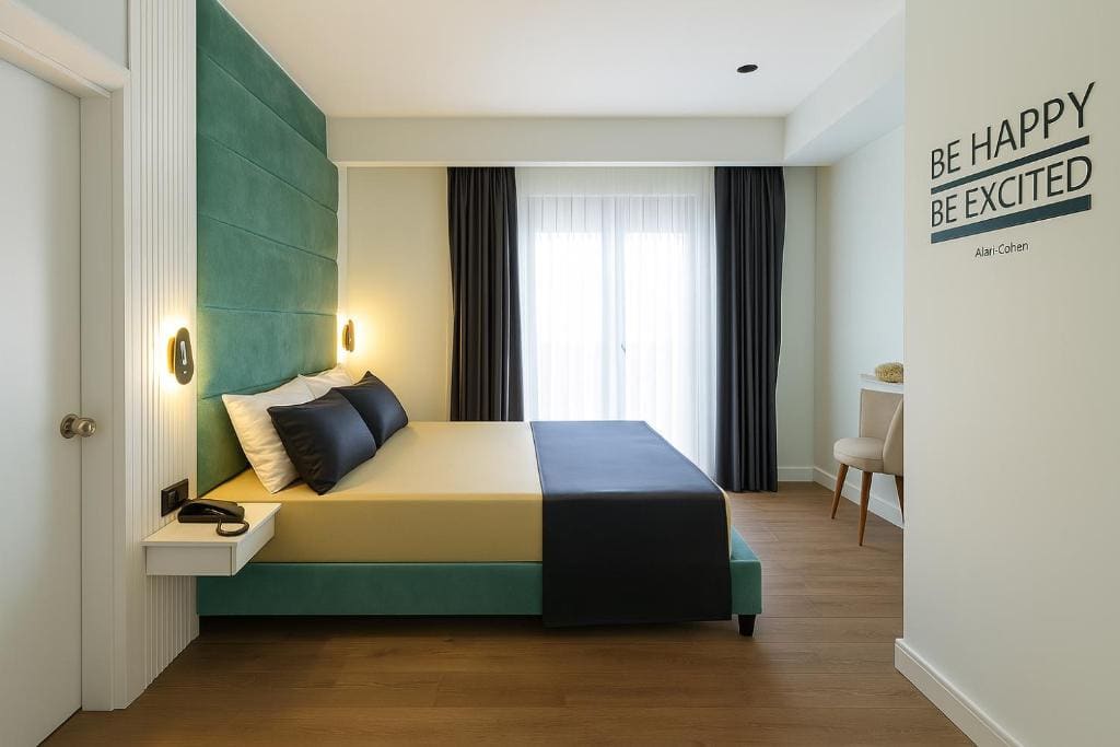 Superior Family Room room - Image 3