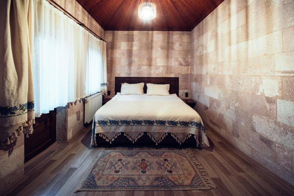 Deluxe Double Room with Balcony room - Image 2