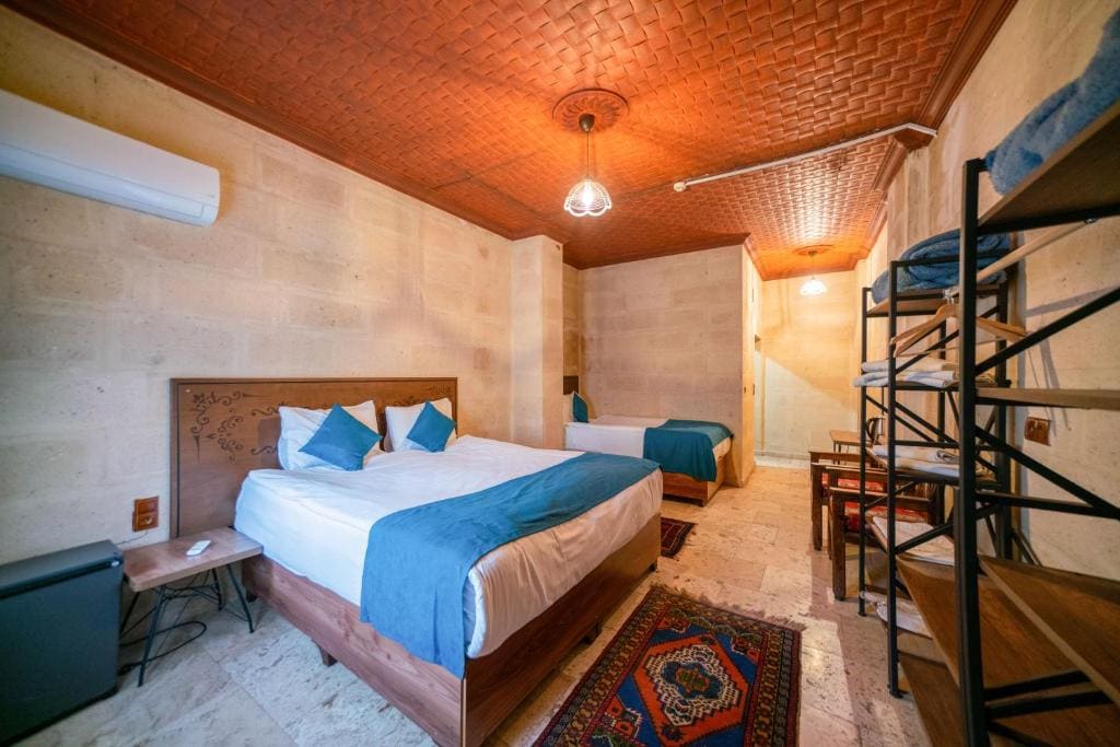 Deluxe Triple Room room - Image 1