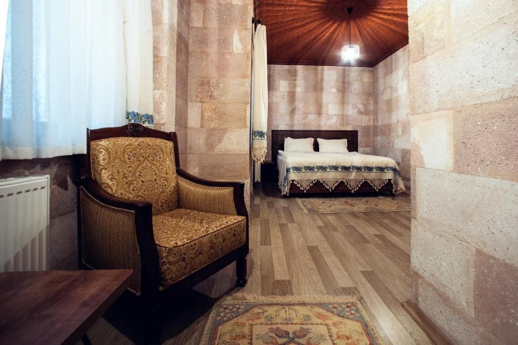 Deluxe Double Room with Balcony room - Image 3