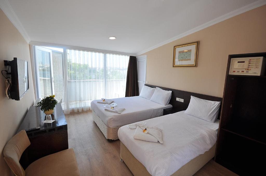 Triple Room with Balcony room - Image 1