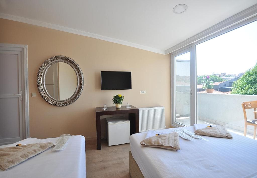 Triple Room with Balcony room - Image 3