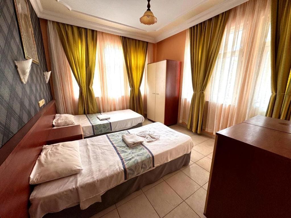 Superior Quadruple Room room - Image 2