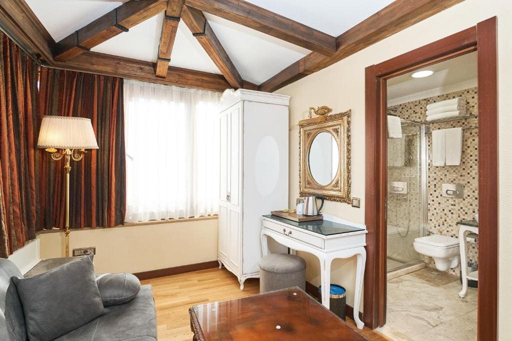 Family Room room - Image 3