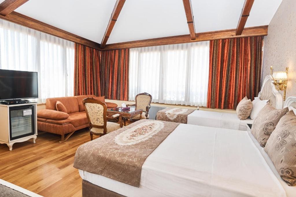 Family Room room - Image 2