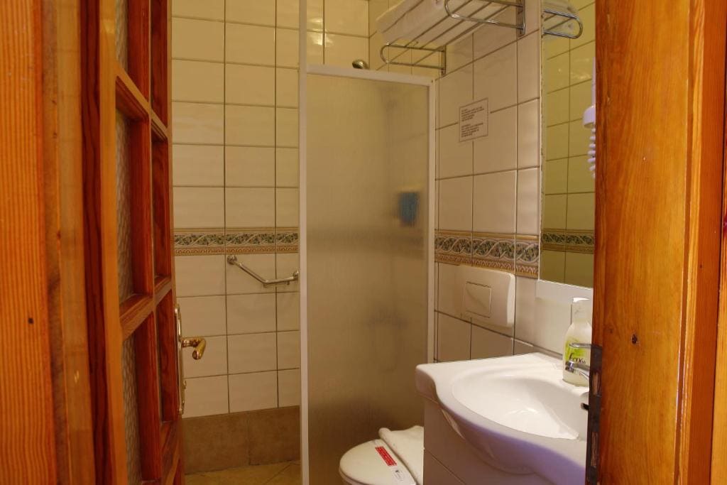 Standard Double or Twin Room room - Image 2