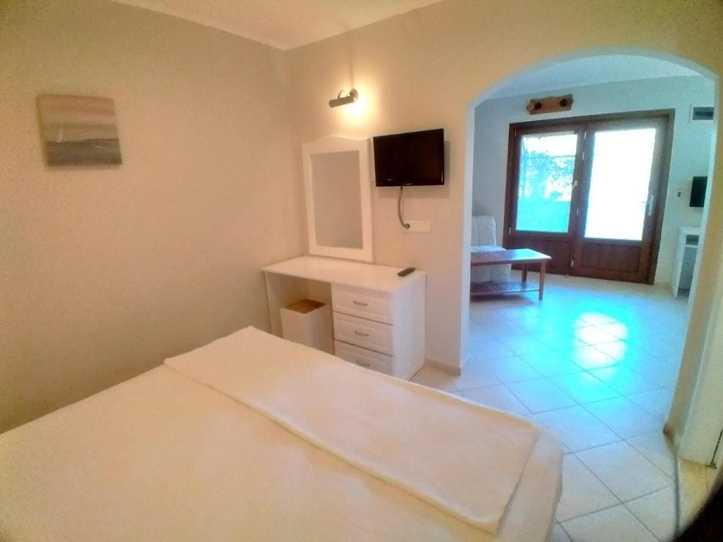 Studio with Garden View room - Image 2