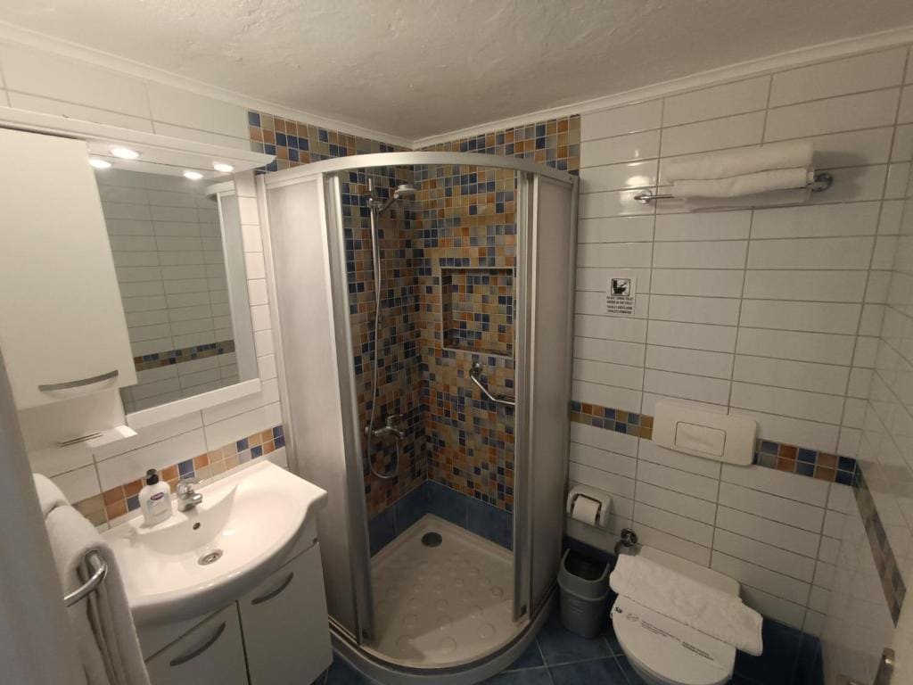 Superior Triple Room room - Image 2