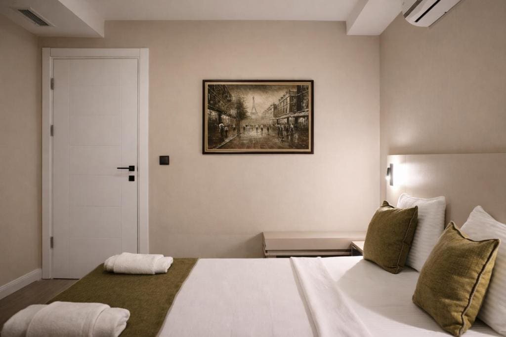 Economy Double Room without Window room - Image 2