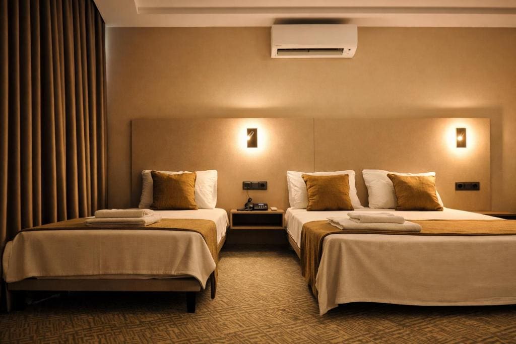 Luxury Triple Room room - Image 3