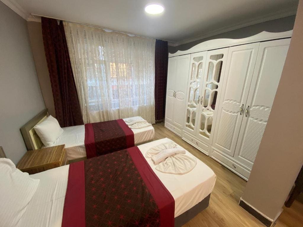 Standard Triple Room room - Image 2