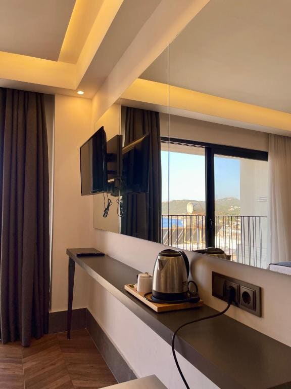 Double Room with Sea View room - Image 2