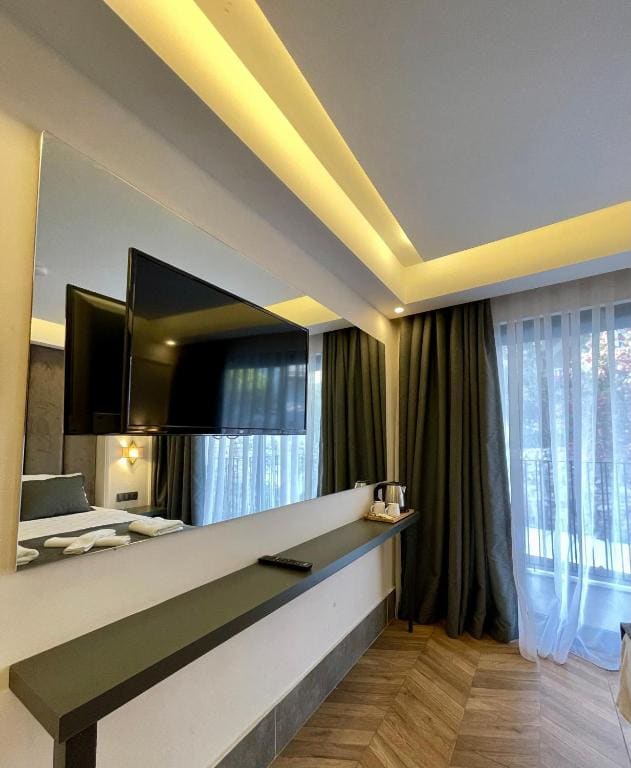Double Room with Mountain View room - Image 3