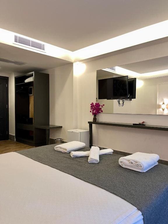 Double Room with Mountain View room - Image 1