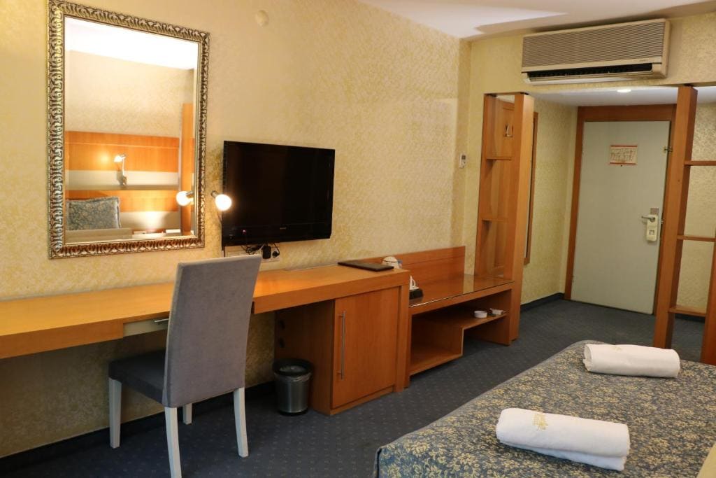 Family Room room - Image 3