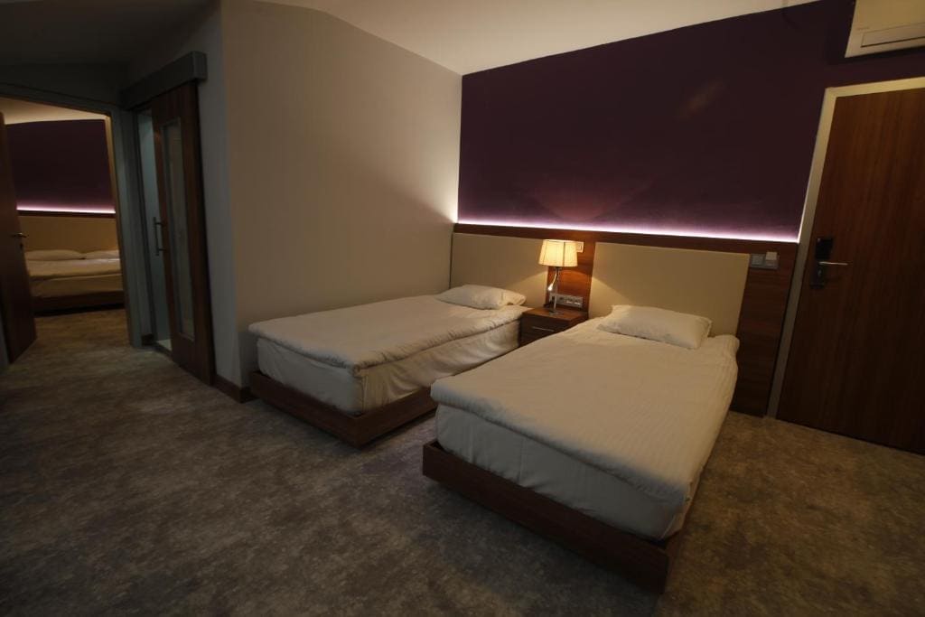 Family Room with Shared Bathroom room - Image 1