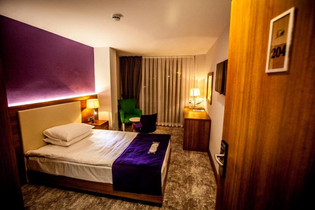 Large Single Room room - Image 3