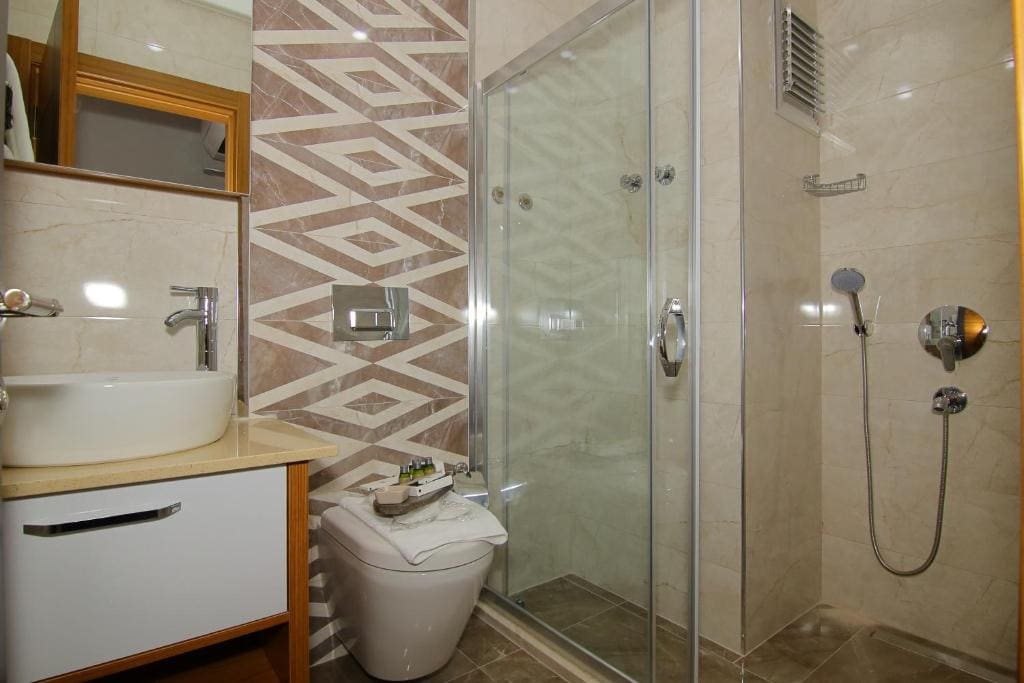 Economy Double or Twin Room room - Image 3