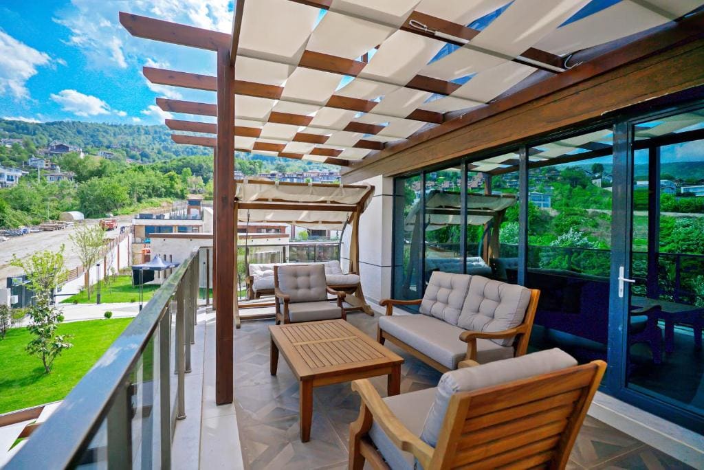 Executive Suite with Garden & Terrace Lake View room - Image 3