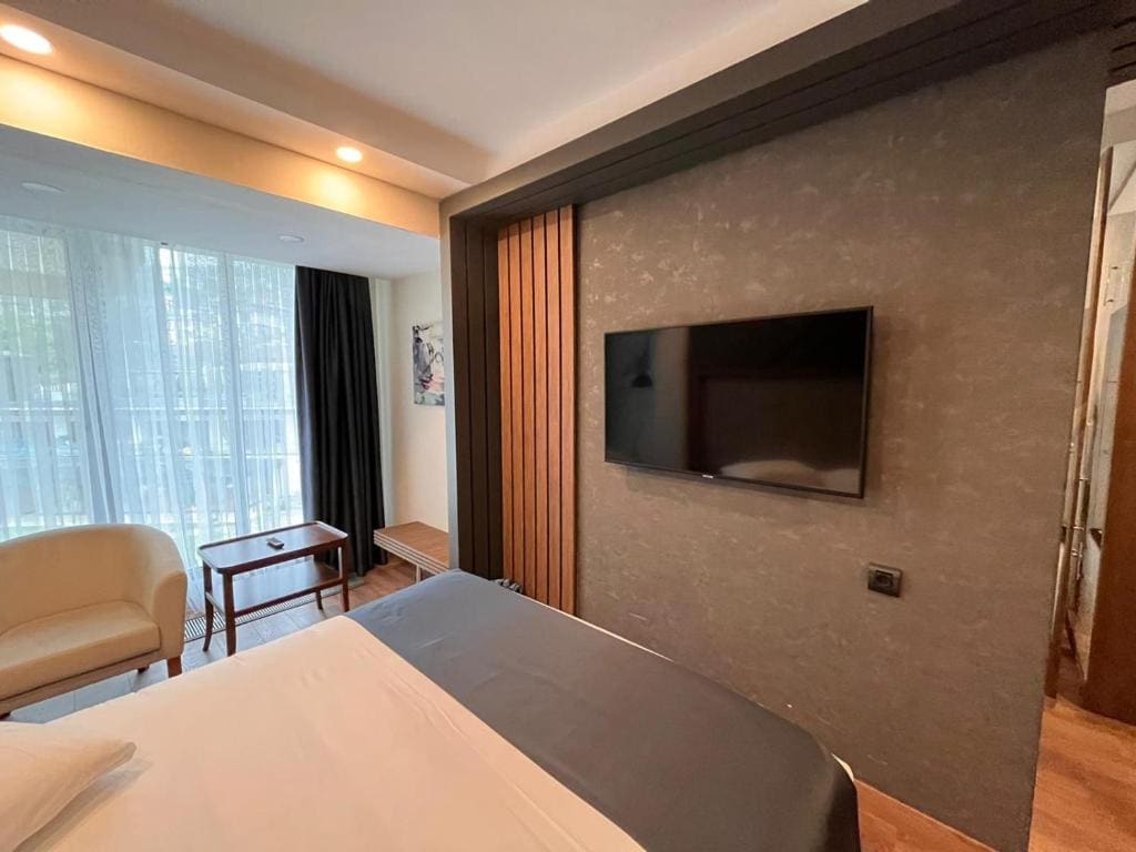 Premium Deluxe Room with Lake View room - Image 3