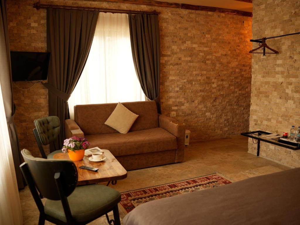 Family Room room - Image 3