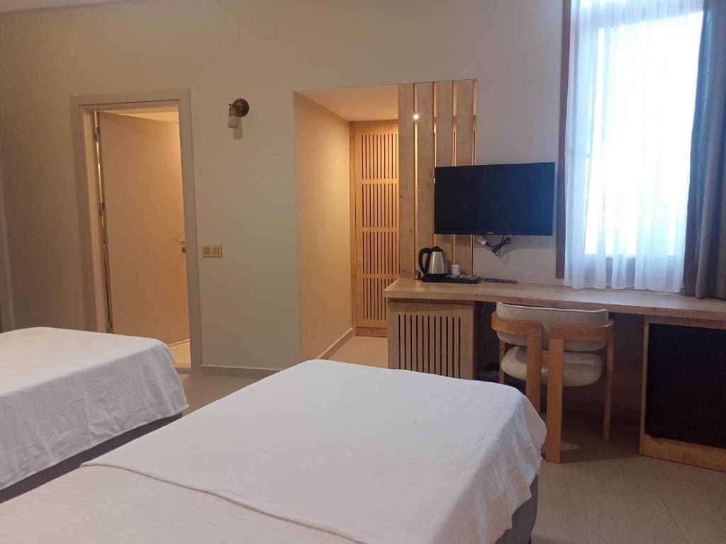 Standard Twin Room with Garden View room - Image 2