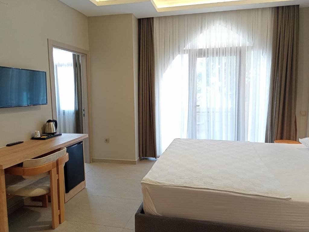 King Suite with Sea View room - Image 3