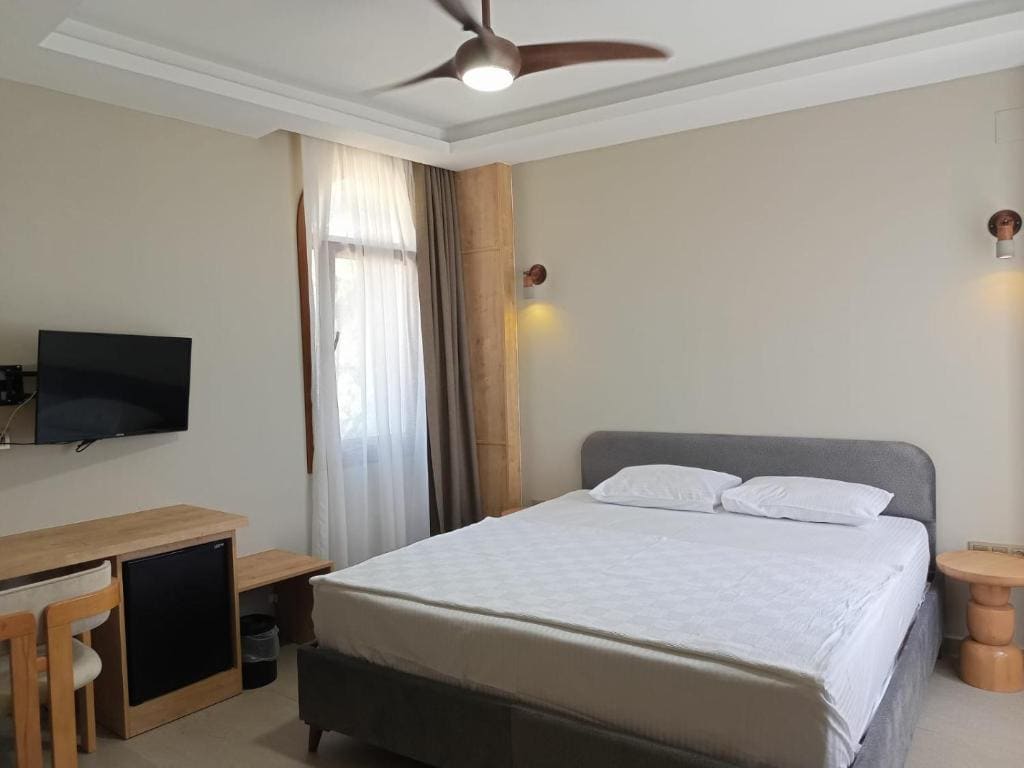 Double Room with Sea View room - Image 2