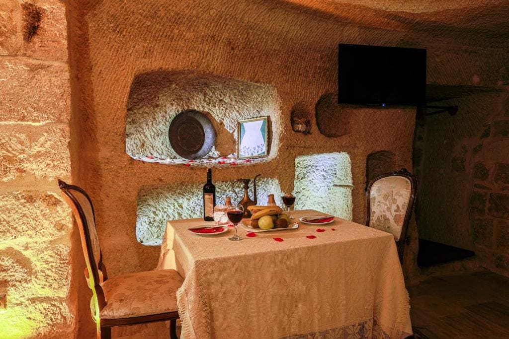 Deluxe Double Room with Balcony room - Image 2