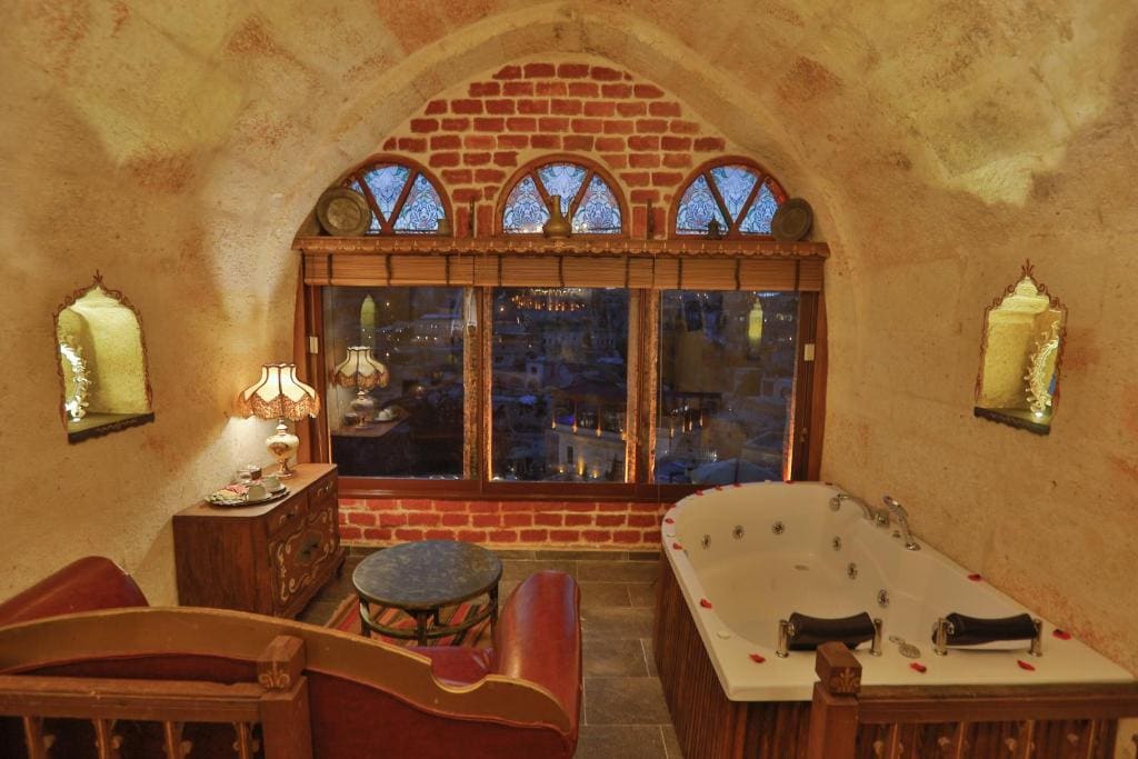 Deluxe King Suite room - Image 3
