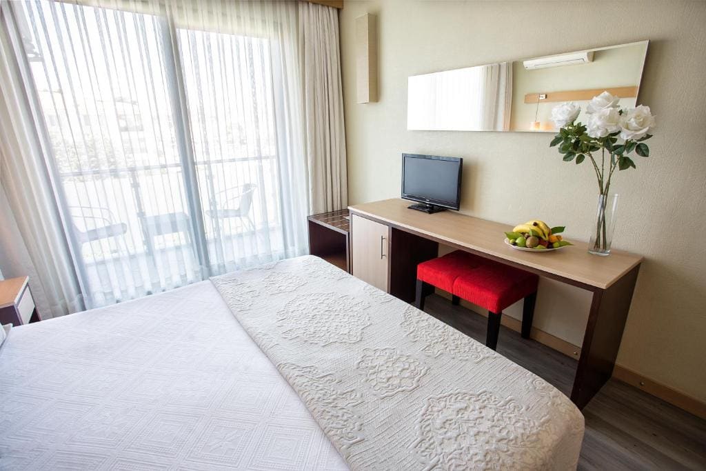 Double Room with Balcony room - Image 2