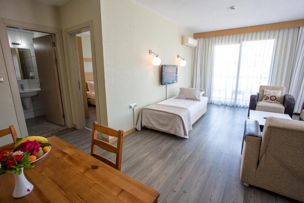 Suite with Balcony room - Image 3