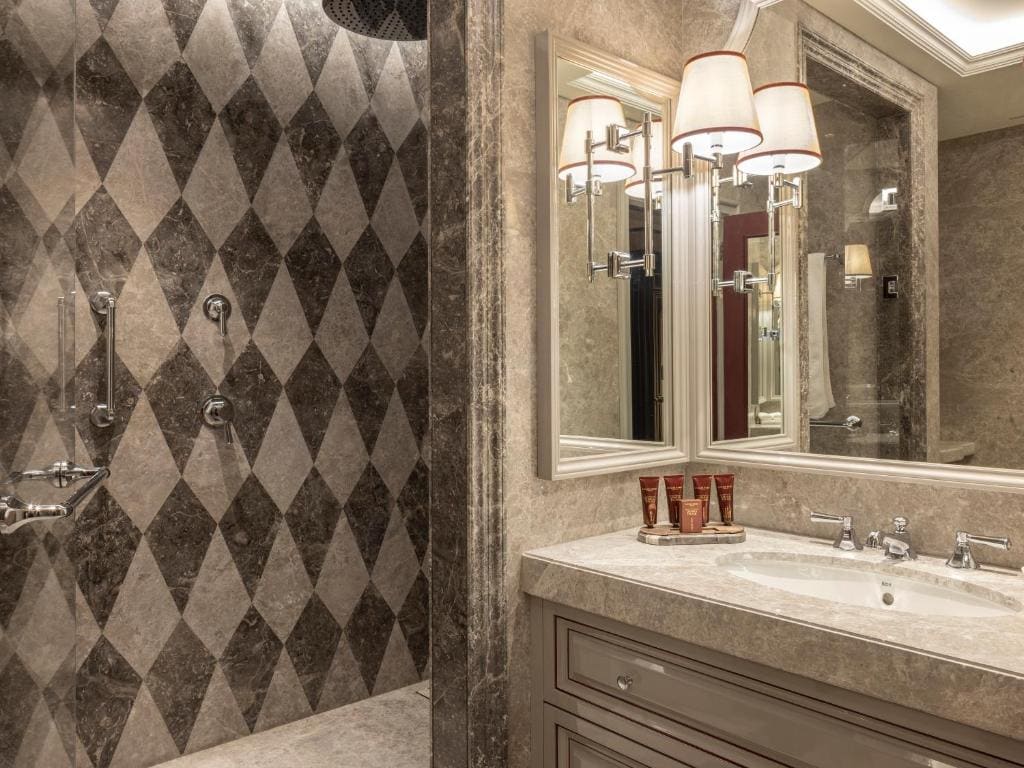 Grand Deluxe Ciragan Bosphorus View Twin Room room - Image 2
