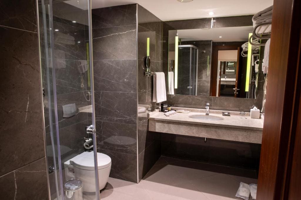 Superior Twin Room room - Image 3