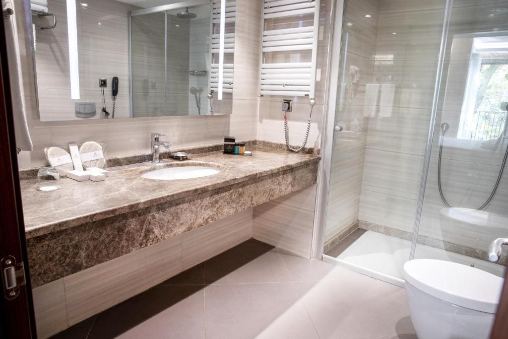 One-Bedroom Suite room - Image 2