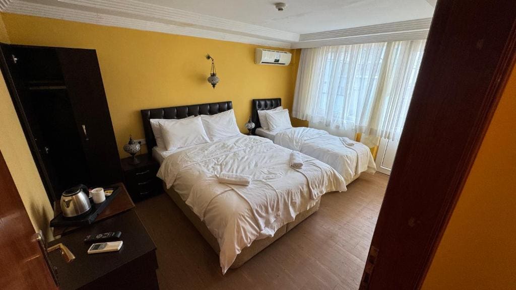 Economy Triple Room room - Image 2